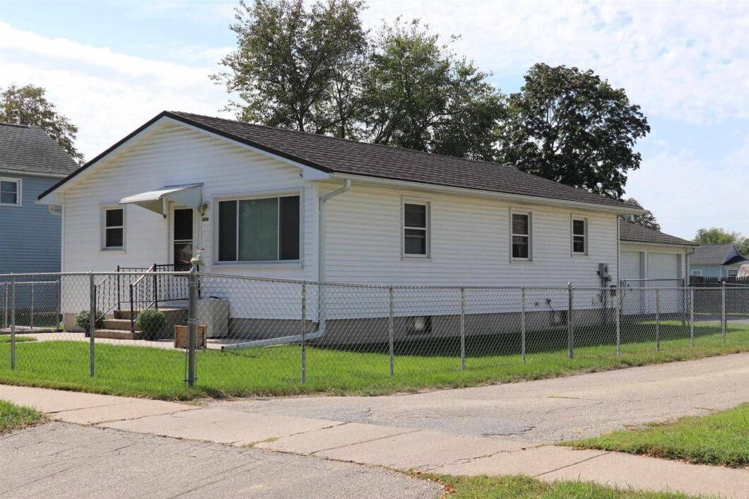 604 Walnut St STREET